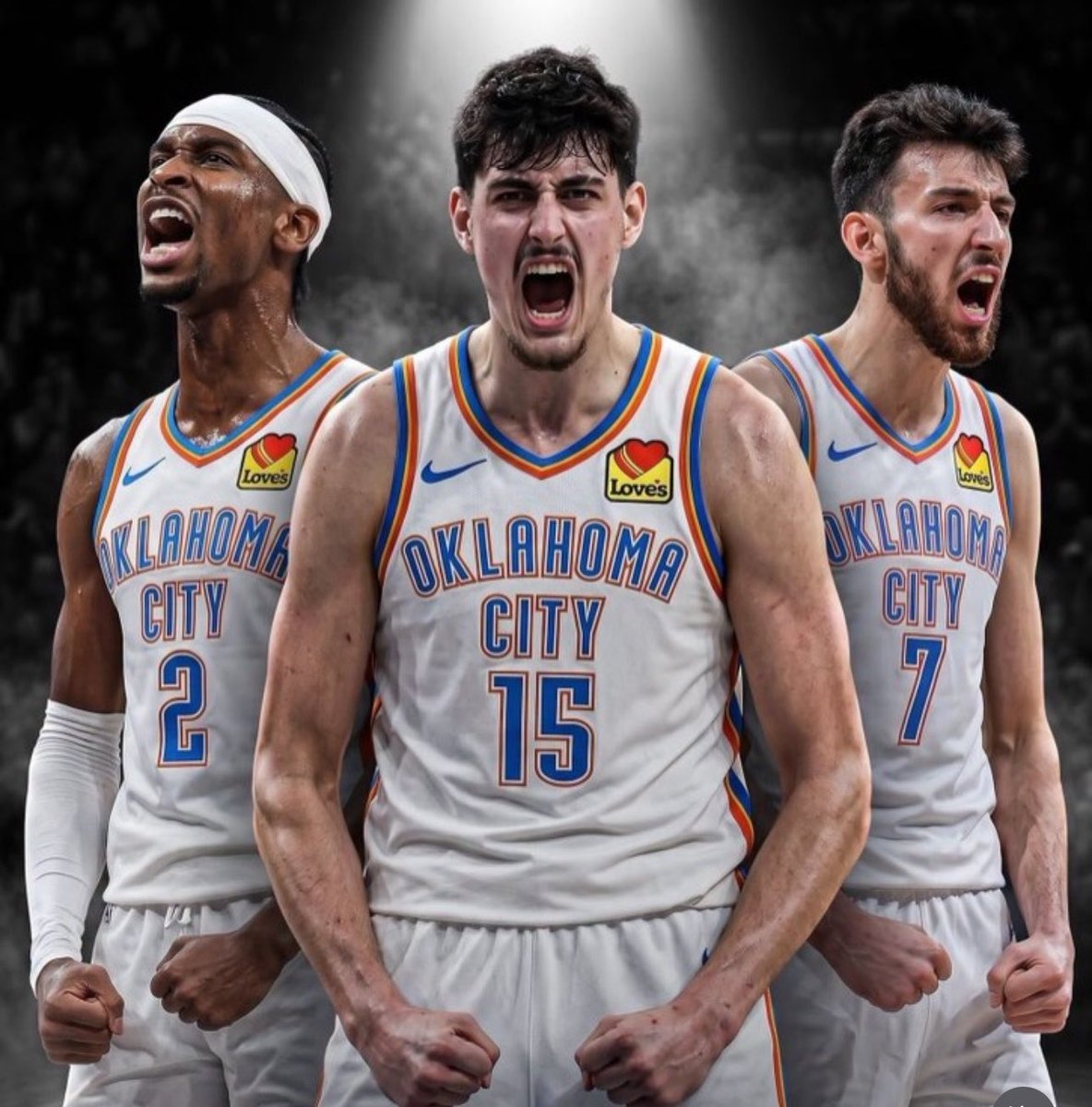 PasionBasketNBA's tweet photo. Un día como hoy, hace 7 años, tenía lugar uno de los PEORES traspaso de la historia de la NBA:

🔷 Los Angeles Clippers recibían: Paul George

🔷 OKC Thunder recibía a: Shai Gilgeous-Alexander, Danilo Gallinari y a 7 futuras primeras rondas del Draft

A día de hoy, el traspaso va así:

• Shai Gilgeous-Alexander: 2 MVP, anillo y súper estrella 
• Danilo Gallinari
• Pick 18 del Draft de 2021: Tre Mann
• Pick 12 del Draft de 2022: Jalen Williams
• Pick 10 del Draft de 2023: Cason Wallace
• Pick 12 del Draft de 2024: Nikola Topić
• Pick 15 del Draft de 2025: Thomas Sorber
• Pick 12 del Draft de 2026: Aday Mara
• Pick de 1ª ronda del Draft de 2027