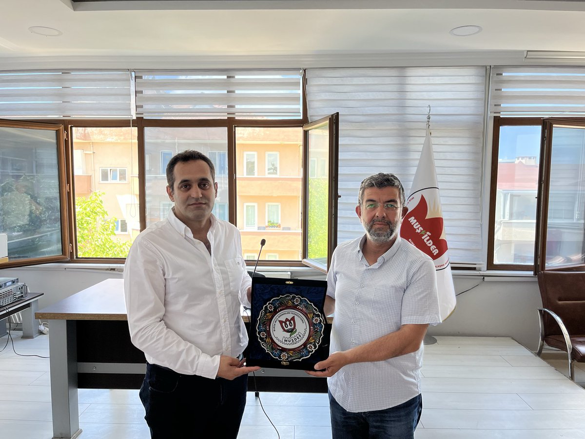MusilderBursa's tweet photo. Muş Dernekleri Federasyonu Başkanı ve Federasyona bağlı dernek başkanları güven tazeleyerek yeniden seçilen dernek başkanımız Sn Mehmet Akif Bingöl ve yeni yönetim kurulumuza hayırlı olsun ziyaretinde bulundular. 
Misafirlerimize nezaketleri dolayısıyla teşekkür ediyoruz. https://t.co/Lrd3AESYOw