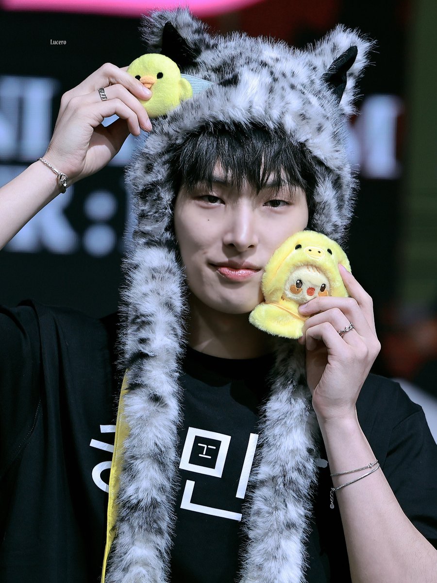 luceronoff's tweet photo. 260705 헬로라이브

#에이티즈 #ATEEZ #민기 #MINGI https://t.co/odfEypGO6S