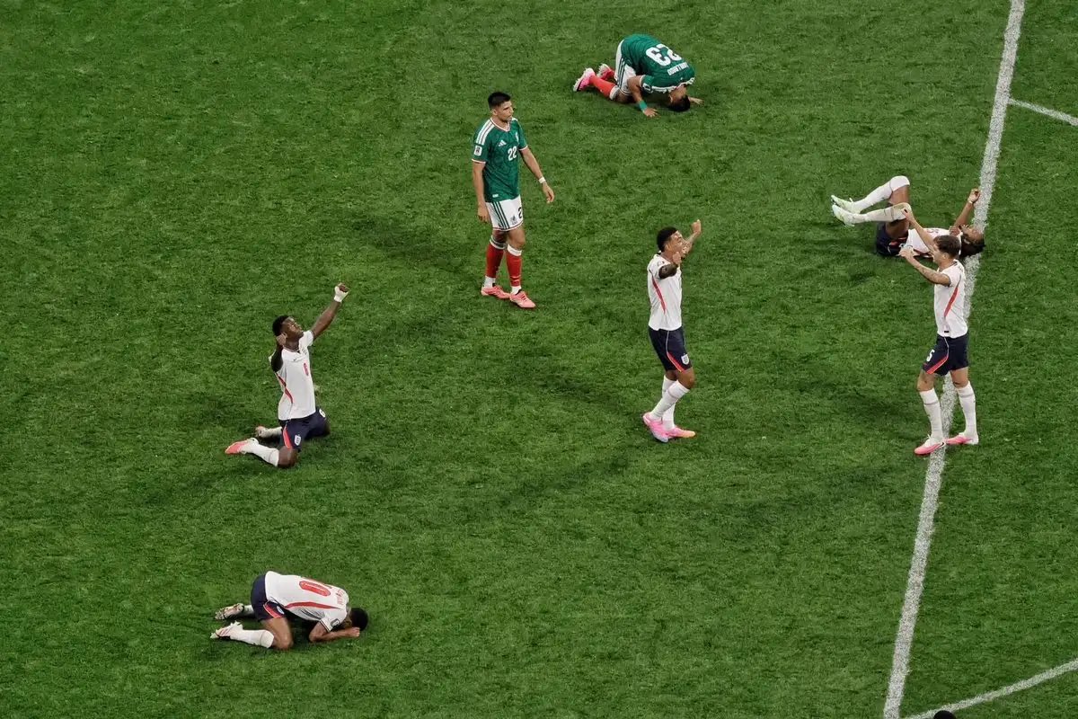 jorgeguzman72's tweet photo. No es por nada, pero a diferencia de México contra Inglaterra, el Cruz Azul sí ganó la final en el último minuto contra Pumas y aprovechó que el rival jugó con 10 https://t.co/M39TtEA1j6