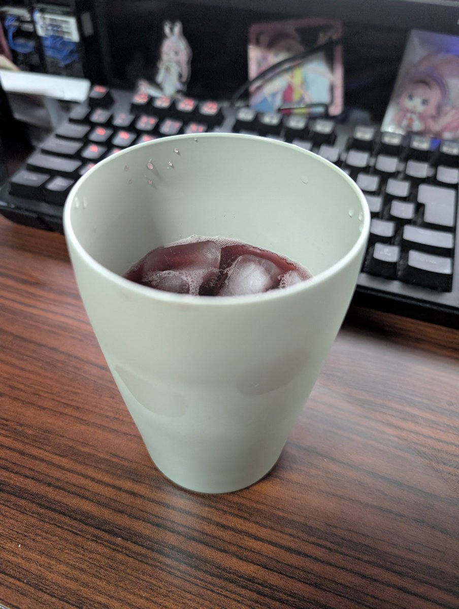 kozu_tti's tweet photo. 夏の快適なお酒ライフのために、保冷タンブラー無印で買ってきた!!
これで、こぼす確率あっぷ!! https://t.co/17c3Arf3cV