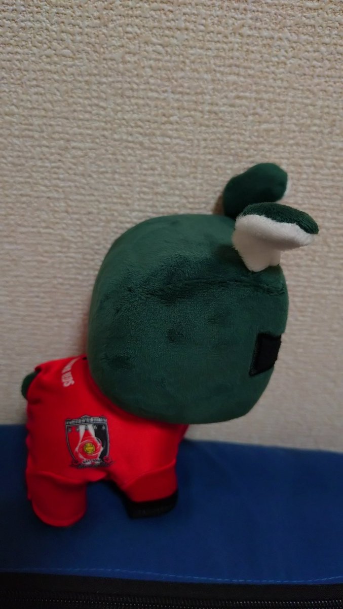 zc33swift's tweet photo. 同じ部署の方に誕生日のプレにこれをもらいました⋯。車が好きで、浦和が好きなら⋯⋯こうなったみたい⋯😵
「車に飾ってください」との事ですが、私、スズキ車なんですが😓
なんとも憎めない顔立ち🐕️
#zc33s, https://t.co/Ma0q3GdrY6