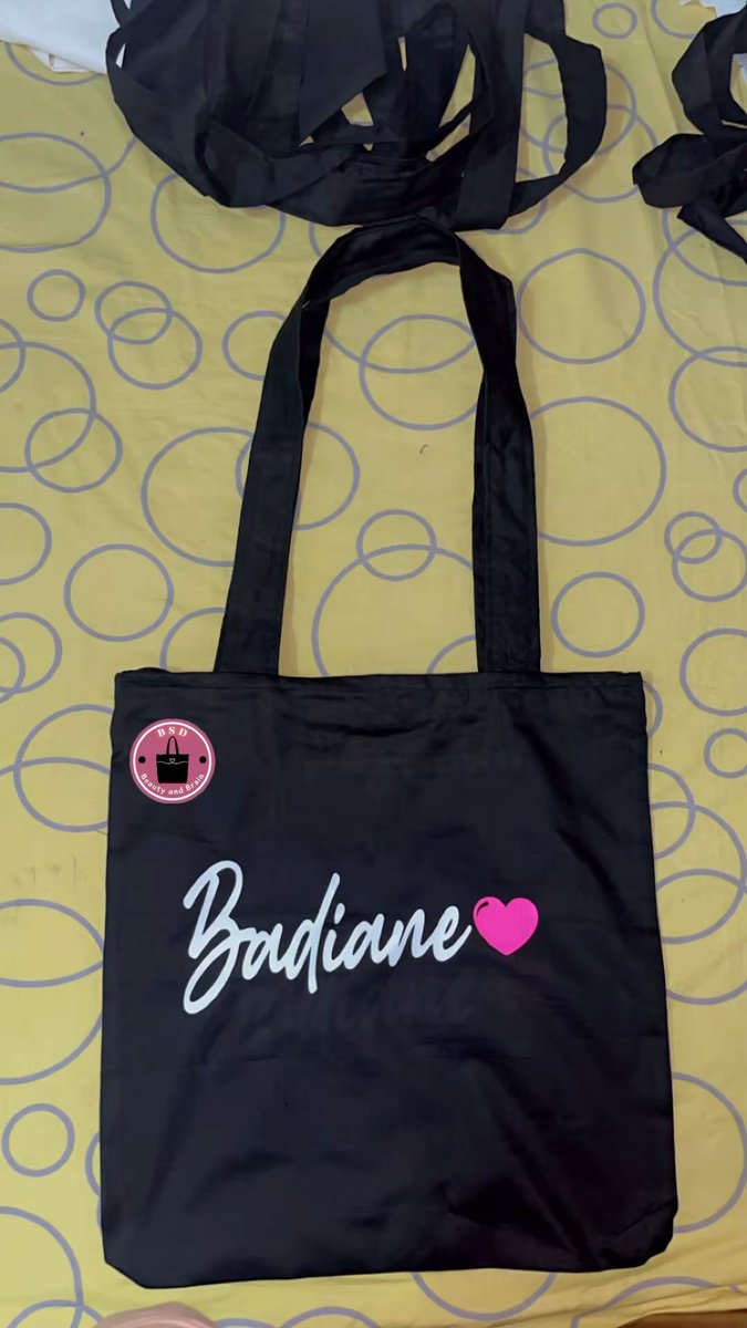 Dieyemassambaa's tweet photo. Hello🫱🏽🫲🏾💕le bouton rt est toujours gratuit
Prix : 4500 fcfa personnalisable
#totebagsenegal #Entrepreneurship #MadeInSenegal https://t.co/oCvPiIvaFw