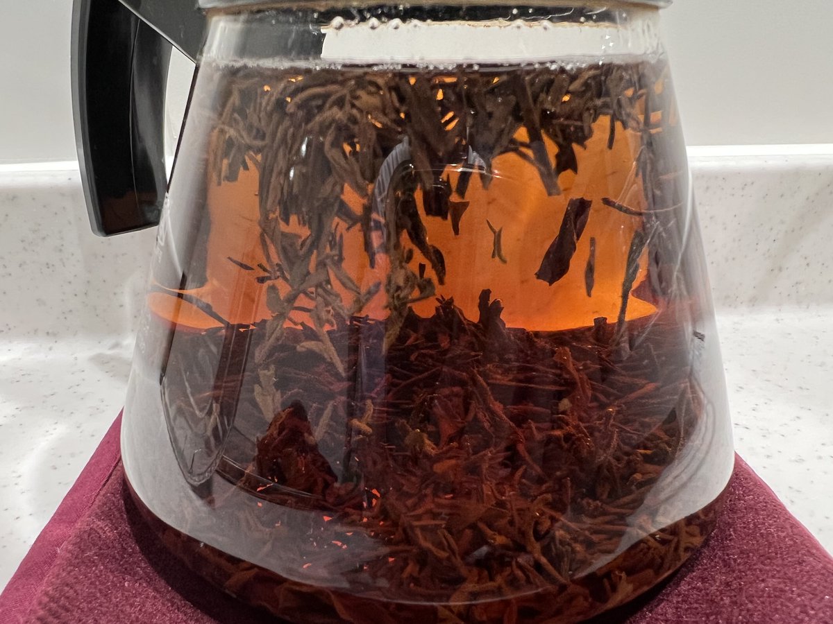 本日の紅茶はキームンです 中国南西部安徽省で作られる紅茶で、蘭や