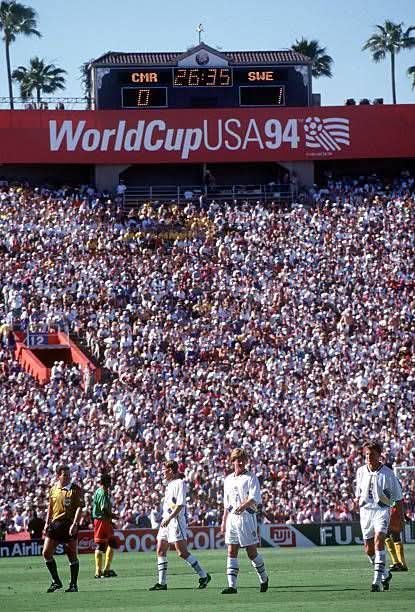 90sfootball's tweet photo. Cameroon 🆚 Sweden, USA '94. https://t.co/RZ1ZWY9plv