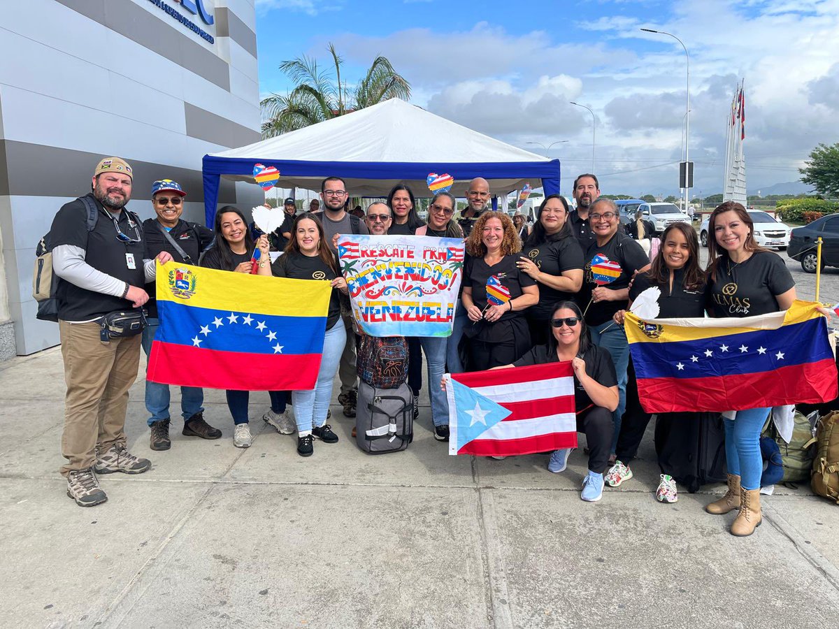 PabloPNC's tweet photo. Team Puerto Rico y Team Venezuela!! Llegamos con bien. Ahora a trabajar!! Les mantengo al tanto!! 🇵🇷  🇻🇪 https://t.co/HHaxKxaVkq