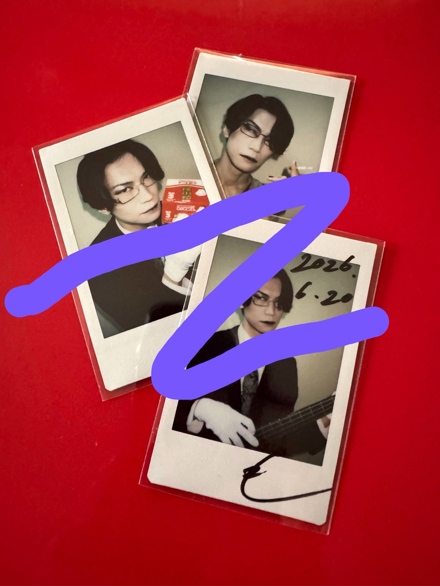Boss THEMOMENT_inTokyo photobook サイン入り 勢いのまま3枚追加購入 ちゃんとサイン入りも入ってた😊 納豆持ってる
