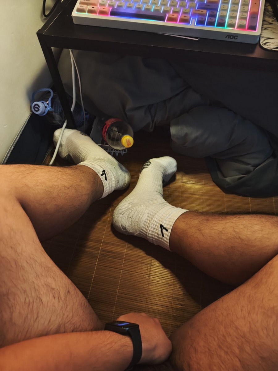 xich272909's tweet photo. 你应该叫我什么？#top #男同 #熊 #白袜 #粗腿 #gay https://t.co/X3Xx7WpSyq