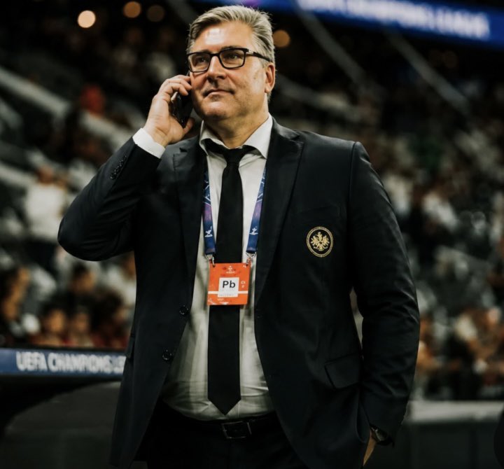 Akbar_offiziell's tweet photo. „Grüß Dich Gianni, Axel hier, ich wollte mir Dir kurz über den nicht gegebenen Elfmeter 1992 in Rostock sprechen …“

#Balogun #WM2026 #SGE https://t.co/2VzeWg3NcS