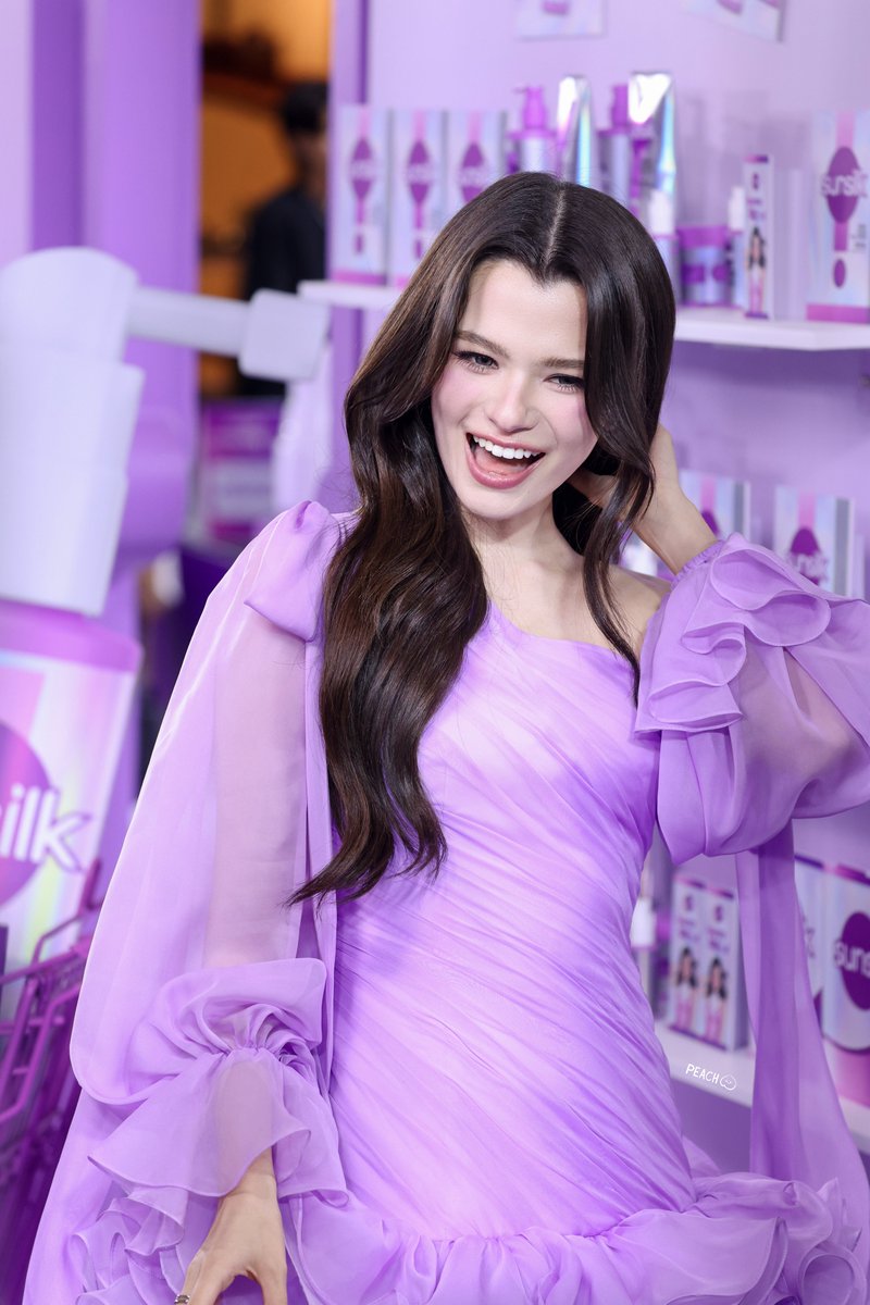 Beckys_Peach's tweet photo. I want to have both you and sunsilk 🫶🏻

REBECCA X SUNSILK 
#BeckyxSunsilkBouncyBigHair
#SunsilkxBecky         #SunsilkThailand
#SunsilkBouncyBigHair 
#beckysangels‌ https://t.co/VMploWTRM0