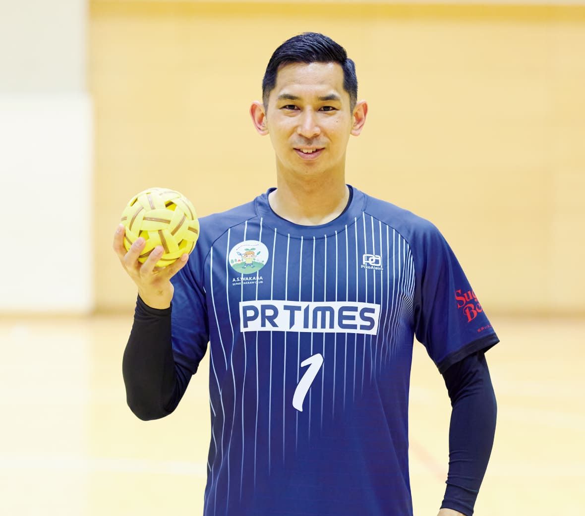 Tarzan_mag's tweet photo. 【Tarzan最新号掲載】「リアル少林サッカー」こと #セパタクロー の中心選手として、日本代表を牽引し続けてきた #内藤利貴 選手。集大成の大会が、もうすぐ日本で行われる。 

『内藤利貴（セパタクロー）「時間がないからこそ 効率よく成長できた」』
https://t.co/sfrnzcKqBA https://t.co/jUbyUxN3zw