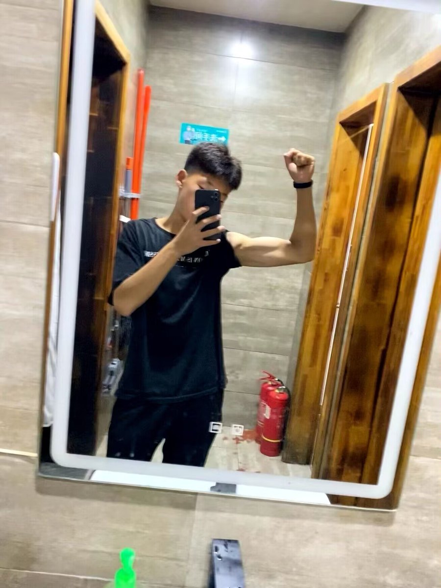 PIMSOLANA's tweet photo. 原创超大河南足球体育生
 小小年纪便有着一根实力称雄的大屌 从刚开始的憨态可掬到随着调教的时间越来越长 弟弟后续变成了一个超级会抓住gay喜点的粗口白袜体育生
PS:该弟弟被告密鸡告密 其作品均不可保存 介意勿买
第一弹共31min射三发...
#大屌 #体育生 #男高 #粗口 #白袜 https://t.co/WBNBJqhVQU