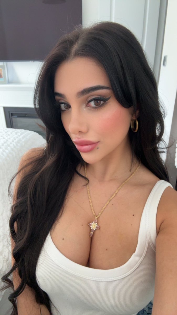GooningParadis's tweet photo. Le genre de messages qui me motivent à vous rendre toujours plus dingue de moi 🤭. Certains aiment le findom, d'autres le catfish et d'autres encore les JOI 🫦.
Mais tous aiment goon pour moi 😊.
J'adore nourrir vos kinks tout en vous en donnant de nouveaux 🫦. https://t.co/CvgScht1Cq