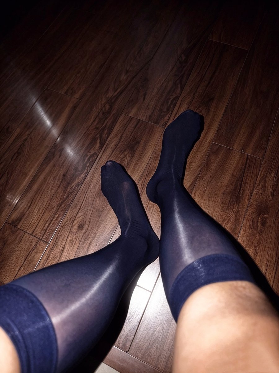 clouddilichou's tweet photo. #正装 #正装丝袜 #男丝 
#sheersocks https://t.co/vr7UpZ51ZN