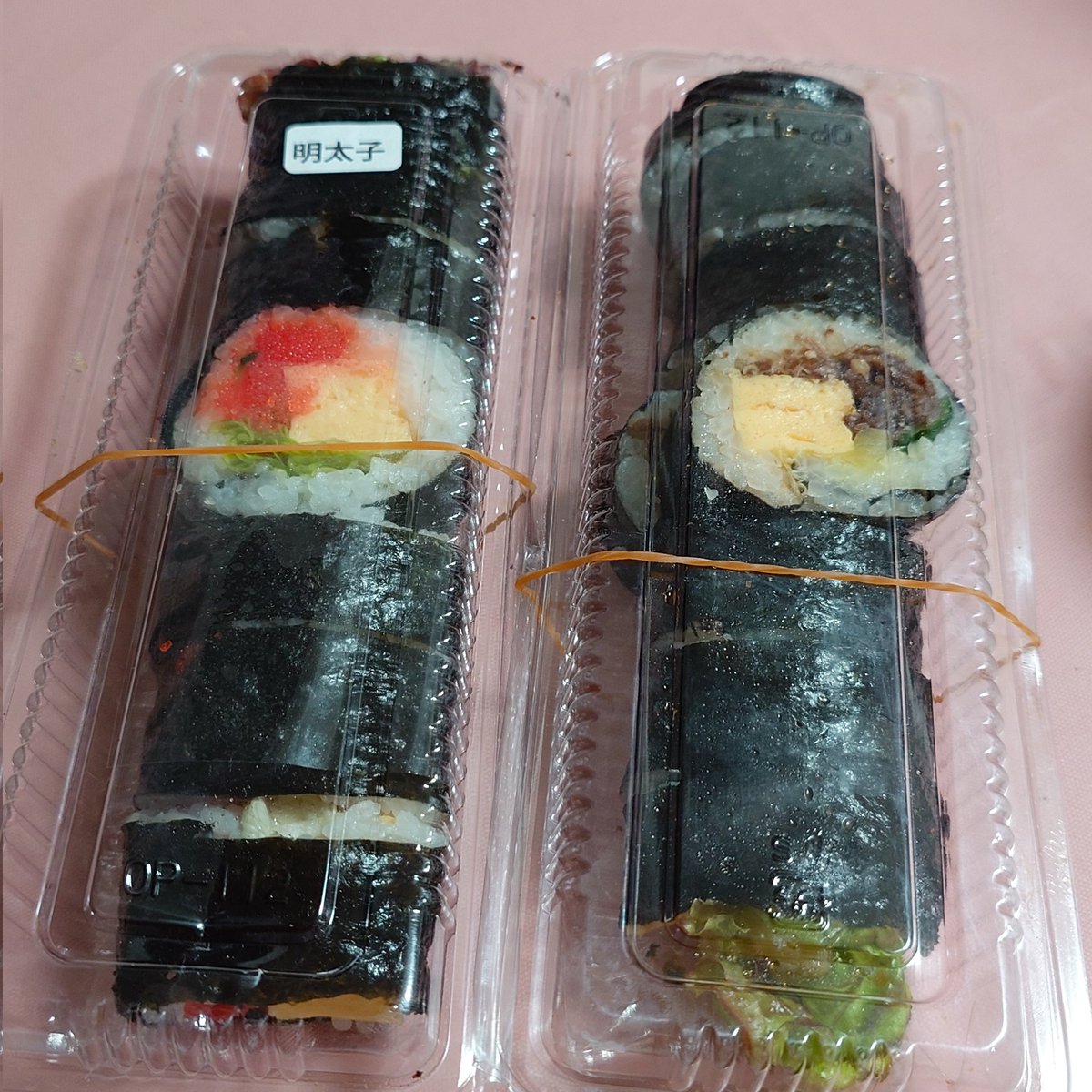 666rock9's tweet photo. …めっちゃ食べ物買ったwww

いつものお店で買うキンパ
食べてみたかったビヨット
くるみ饅頭
デイリーヤマザキで見かけたバター餅

…ふっ😏…🐷🐷🐷 https://t.co/Tghv7ZL0uU