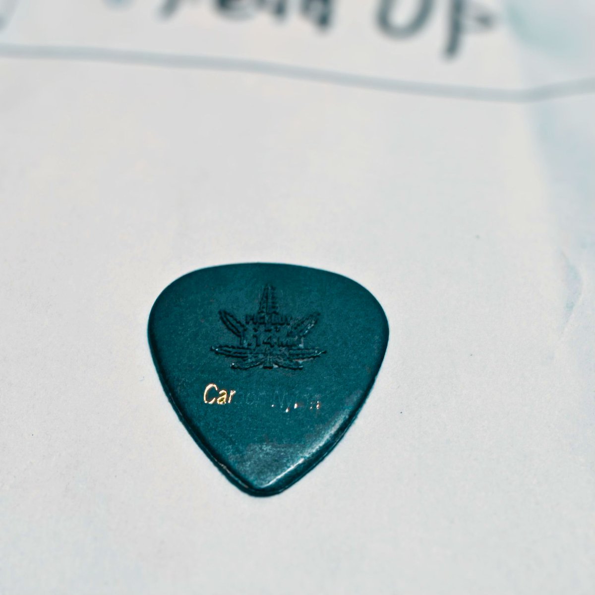 b__solo's tweet photo. 📷構えてるの気付いて
ｼｬｷｰﾝ！してくれた図

転換ﾘﾊ中, 目の前に登場してきた
ｴﾌｪｸﾀｰﾎﾞｰﾄﾞ➡MS-3だ！
更に
ﾎﾞｰﾄﾞ端にある缶を開けるとﾋﾟｯｸがいっぱい入ってるのを目撃した為
狙いを付けていましたw
ｱﾘｶﾞﾄｳｺﾞｻﾞｲﾏｽ🎸 https://t.co/BmWilgj3o8