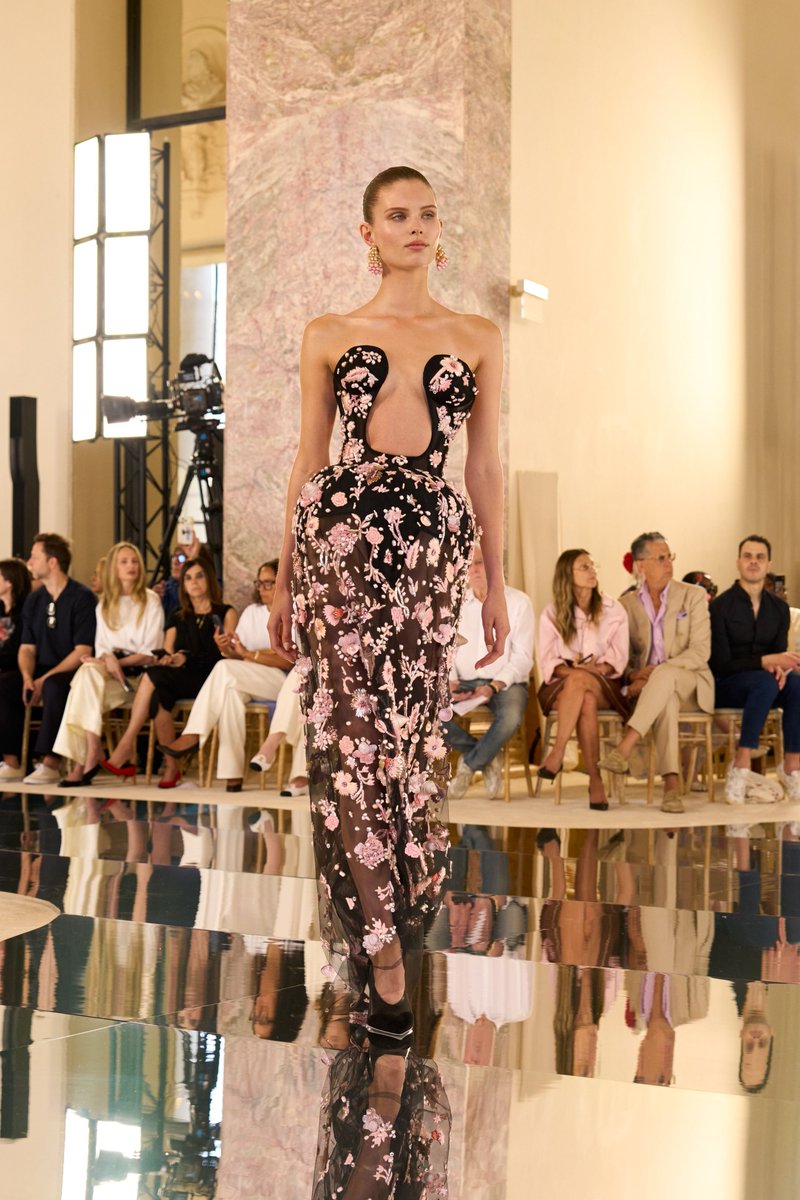 itgirlbackup's tweet photo. @Schiaparelli https://t.co/Yu8RAq3PQ6