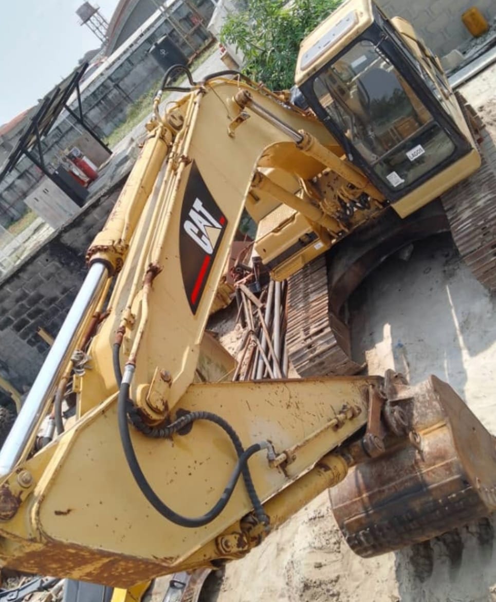 activistmanny's tweet photo. *FOR SALE*💥 
*Direct Tokunbo CAT Excavator 320BL*
*Price: ₦120million. Negotiable*
Build your inventory with this machine ready for tough jobs. 
Buy and take to Site direct. Nothing to fix. Fast delivery.
Location: Lagos https://t.co/lH9E9zcRMt