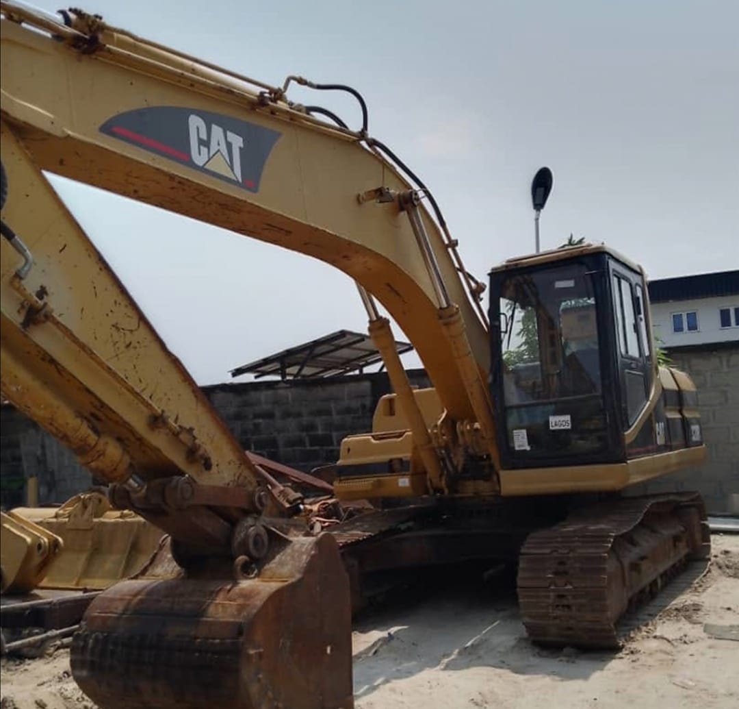 activistmanny's tweet photo. *FOR SALE*💥 
*Direct Tokunbo CAT Excavator 320BL*
*Price: ₦120million. Negotiable*
Build your inventory with this machine ready for tough jobs. 
Buy and take to Site direct. Nothing to fix. Fast delivery.
Location: Lagos https://t.co/lH9E9zcRMt
