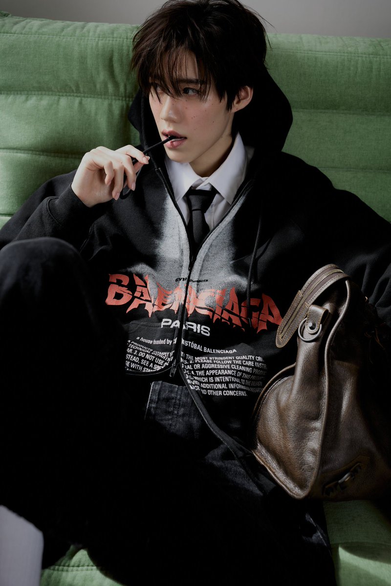 BBPP0430's tweet photo. เหมือนไม่มีอยู่จริง เหมือนภาพวาด เทสโคตรร 🖤🩶

PP KRIT BALENCIAGA GBA 
#PPKRITEnRouteParis
#BalenciagaxPPKRIT
#BalenciagaCouture 
#PPKritt https://t.co/9EJlk7oHcC