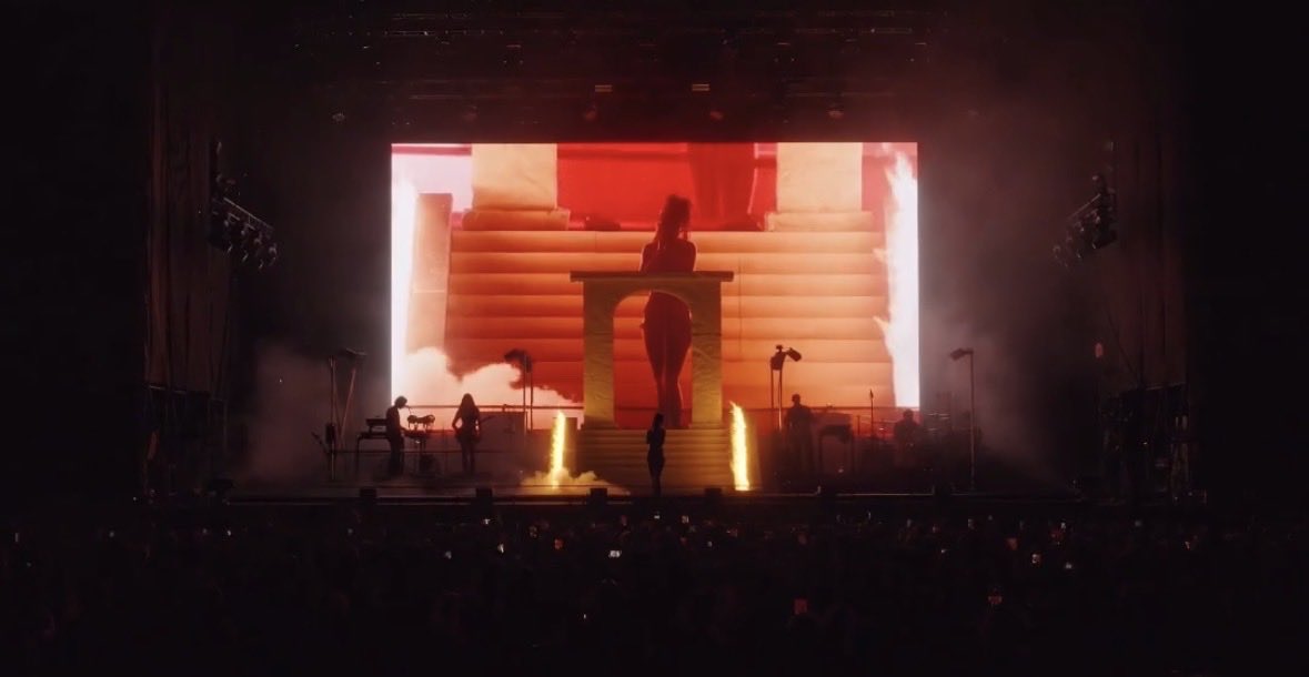 cynthiaruth95's tweet photo. so the milan show was filmed…

manifesting a girl in the tower live film 🩸 https://t.co/3SbZO9D8uA
