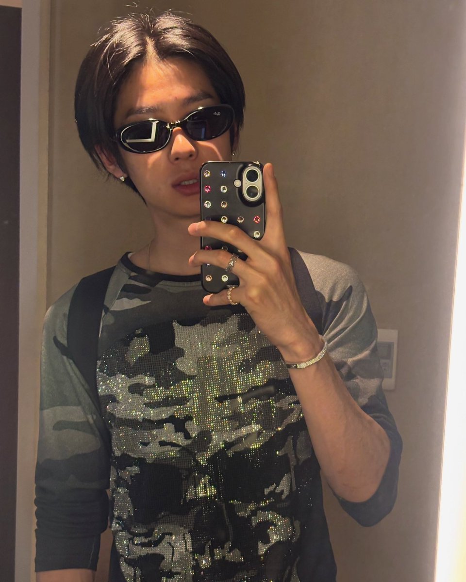 alittledecqair's tweet photo. เกิดมายี่สิบกว่าปีเพิ่งรู้ว่าปารีสหล่อได้ขนาดนี้ https://t.co/rE0IOtZ2U6