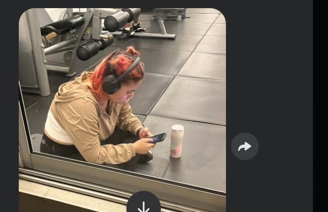 eloraava's tweet photo. Lord Help 😭😭 pang ilang beses ko na nakakakuha ng stalker but this is the worst kasi literal na 1 day lang ako nakita and araw araw na ako inaabangan 😭😭 https://t.co/WjXmtIHWvE