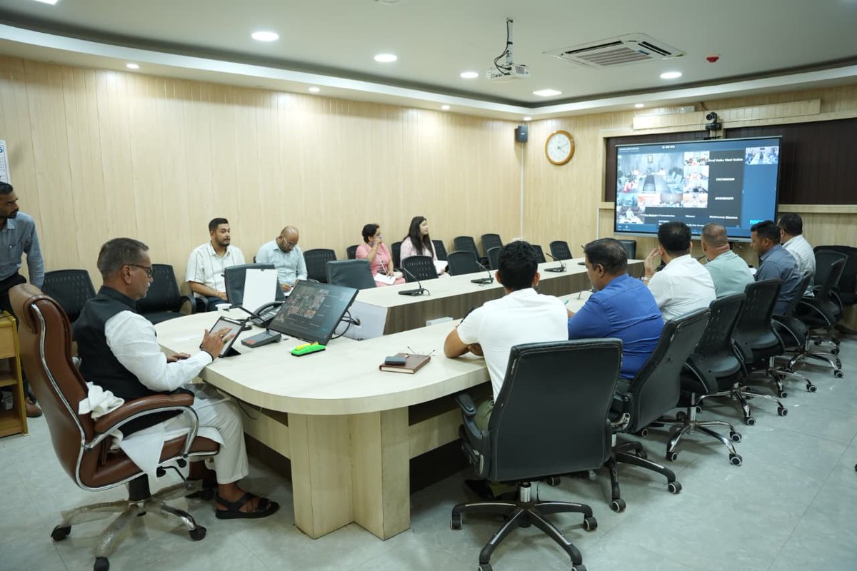 TheAshokSinghal's tweet photo. Chaired a high-level virtual review meeting with all District Commissioners of Assam to strengthen measures against Japanese Encephalitis and fast-track the TB Mukt Bharat Abhiyan.

Instructions have been issued to enhance JE surveillance, early detection, vector control, mosquito net usage and public awareness. Also instructed officials to accelerate TB case identification, treatment, Nikshay Poshan Yojana benefits and the TB Mukt Bharat Abhiyan on a war footing.

All districts have been directed to strengthen surveillance, prevention and treatment efforts through coordinated action between the Health Department and district administration.

@himantabiswa 
@CMOfficeAssam