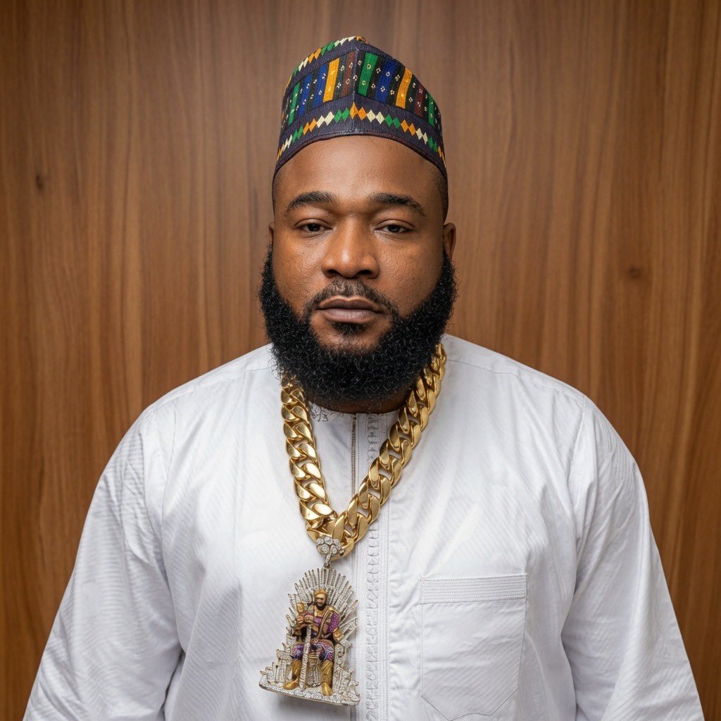 ONYEKAIQS's tweet photo. Sam Larry will surely sit on a wheel chair like Mobhad did, never do bad to people. What goes around comes around 

I think that carotid artery is same please Mobhad had he’s injury, that they were referring to as throat cancer 

Is this Mobhad trying to take revenge? 🤝👀…. https://t.co/UASlGhkiE4