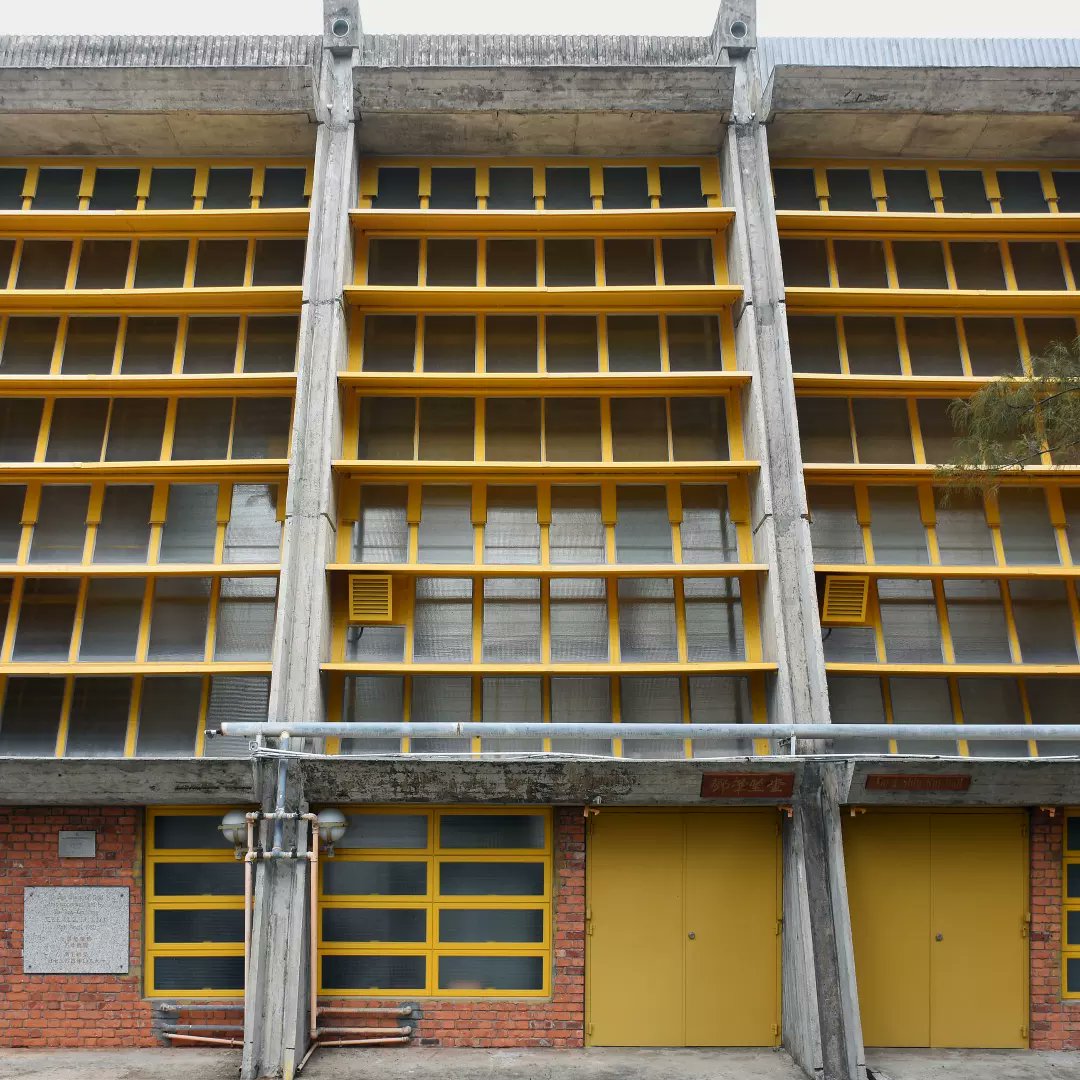 citylabgloxta1's tweet photo. @bluelotusgallery #hongkongmodernistfacades #hongkongmodernism #modernist architecture #modernistfacades #modernistbuilding #docomomo #docomomohk #modernistheritage #hongkongheritage #hkheritage #chasingstraightfacades #straightfacades #ihavethisthingwithfacades… https://t.co/xJNQd6Dm0l