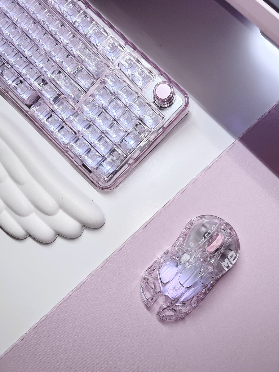 cnvu_'s tweet photo. Gravastar Mercury M2 Crystal Rose 🩷

新作⟡きらきらちゅるちゅるな可愛すぎるゲーミングマウス⟡
ウェブドライバーでカラーコードを入力すると好きなライティングに変更できます⟡

7/7～7/13 Amazonプライムデーセール⟡

気になる人は 𝑨𝒎𝒂𝒛𝒐𝒏 𝑪𝒉𝒆𝒄𝒌 !

#PR #gravastar #desksetup https://t.co/qhgLSzJfrW