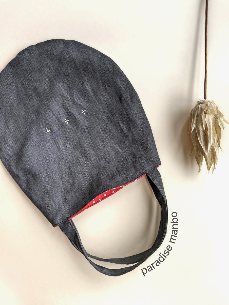 p_manbo's tweet photo. 新作『あると便利なミニバッグ＊ダークグレーリネンのちょっとそこまでバッグ』Creema、minneにて販売開始しました♪
風合い豊かなリネン素材。ランダムに散らばった小さなドットたちが愛らしい内布もポイントです♪
▽Creema
https://t.co/TazoHXl9M3
▽minne
https://t.co/SomQ1IWPGU
#paradisemanbo https://t.co/zIngq0ijPF