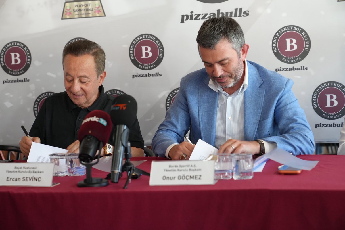 BordoBK's tweet photo. 2026-2027 Türkiye Basketbol Süper Ligi sezonu öncesinde, Pizza Bulls Bordo Bandırma Basketbol Takımımızın sağlık sponsorluğu için Royal Hastanesi ile anlaşma sağlanmıştır.

Toplantının ardından basın mensuplarıyla birlikte şampiyonluk kupası eşliğinde hatıra fotoğrafı çekildi. https://t.co/yBAZkBax5f
