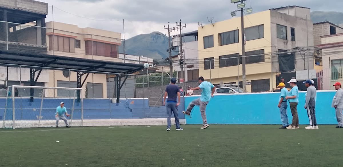 FinesecD's tweet photo. ¡La pasión se entrena, el compañerismo se fortalece! ⚽💜

Cada entrenamiento es una oportunidad para aprender, superarse y disfrutar en equipo. 🌟🏃‍♂️🏃‍♀️

🔥 Energía
🤝 Trabajo en equipo
⚽ Disciplina
💪 Esfuerzo y diversión

 #Entrenamiento https://t.co/wpn2uqpDQb