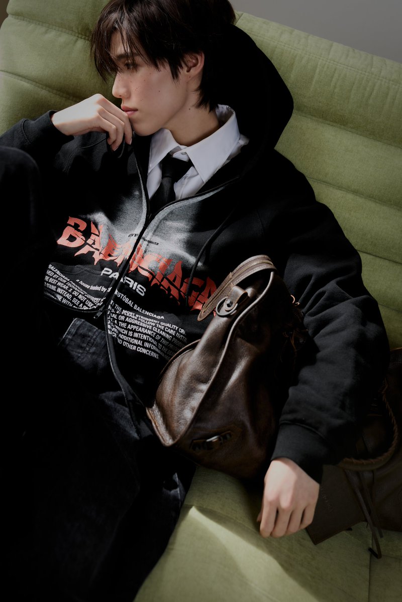 Hello_asian's tweet photo. PP KRIT BALENCIAGA GBA 
#PPKRITEnRouteParis
#PPKritt 
 
Balenciaga จะนำเสนอแฟชั่นโชว์คอลเล็กชั่นกูตูร์ครั้งที่ 55 ซึ่งเป็นคอลเล็กชั่นกูตูร์แรกของ Pierpaolo Piccioli สำหรับเมซง ที่กรุงปารีส ในวันที่ 8 กรกฎาคม เวลา 11:30 น. ตามเวลาท้องถิ่นปารีส หรือ เวลา 16.30 น. ตามเวลาประเทศไทย https://t.co/zFtc4qzjvu