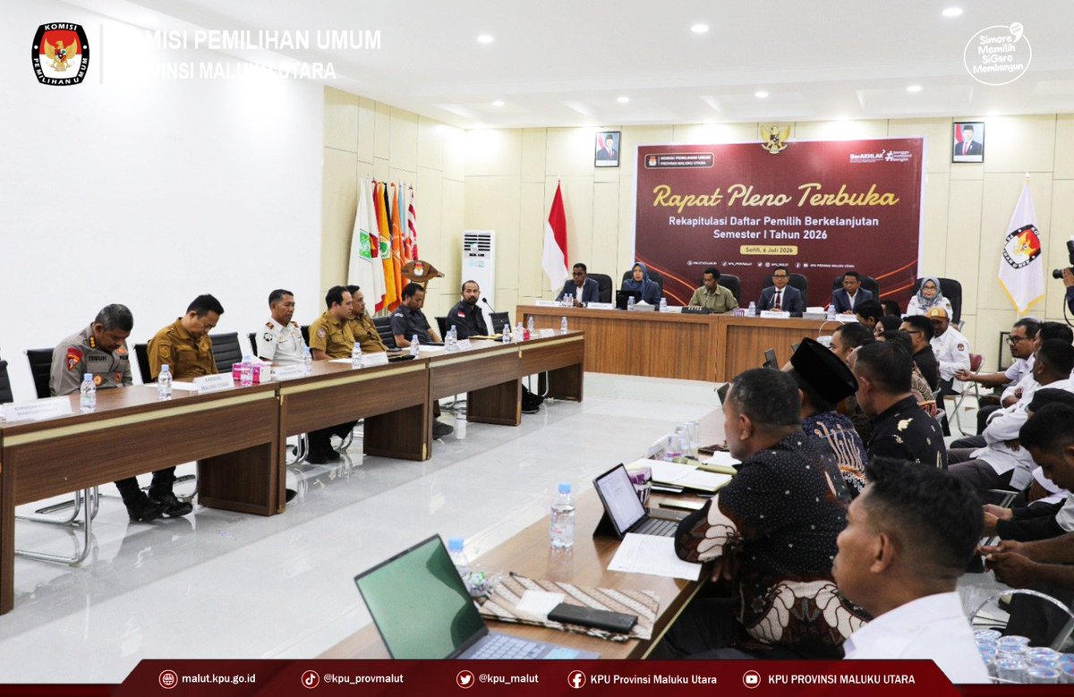 kpu_malut's tweet photo. #TemanPemilih, Komisi Pemilihan Umum (KPU) Provinsi Maluku Utara menggelar Rapat Pleno Terbuka Rekapitulasi Daftar Pemilih Berkelanjutan (PDPB) untuk periode Semester I Tahun 2026, yang berlangsung di Aula Kantor KPU Malut, Senin (6/7/2026). 
#KPUMelayani https://t.co/xyEyOIGqi7
