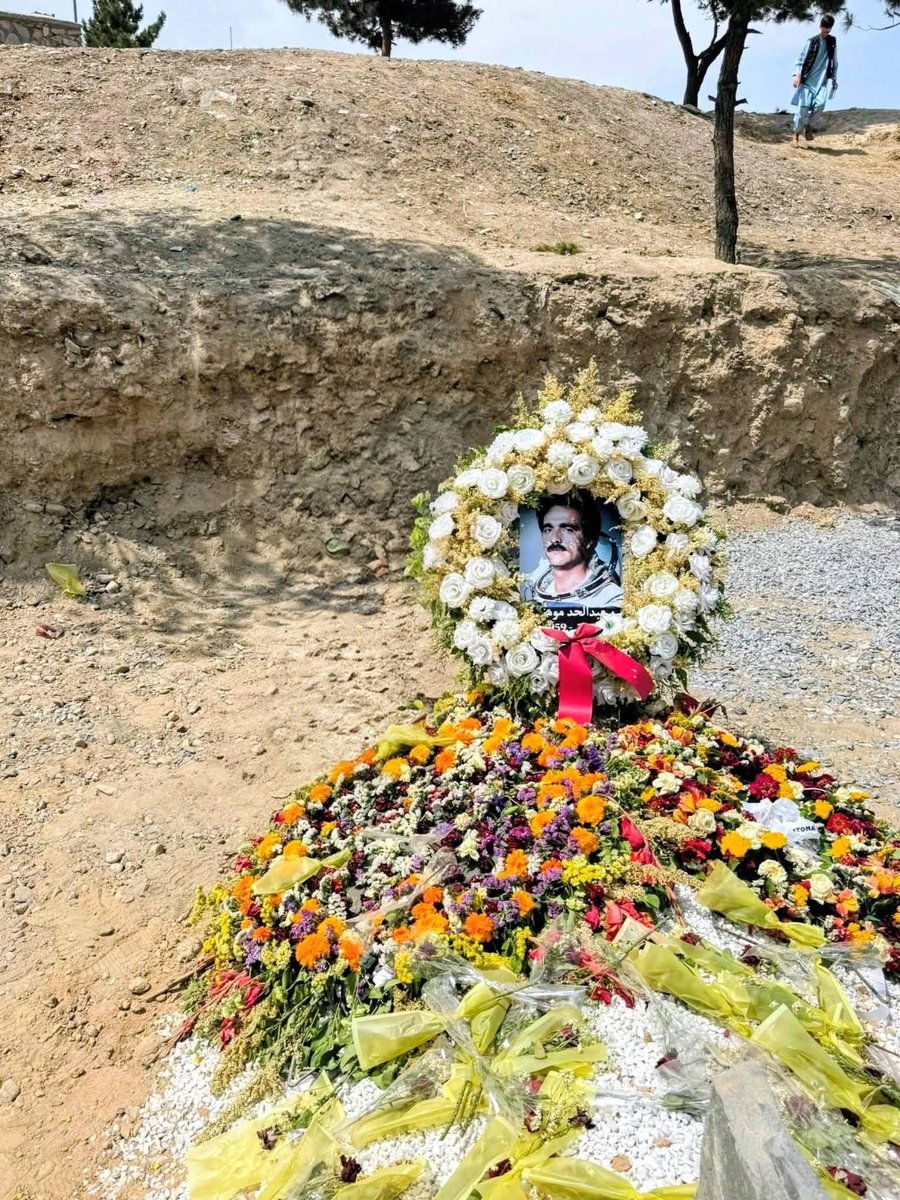AbdulhaqOmeri's tweet photo. د‌ افغان ستورمزلي عبدالاحد مومند روح دې ښاد وي 🇦🇫 https://t.co/zEdfM6xYhV
