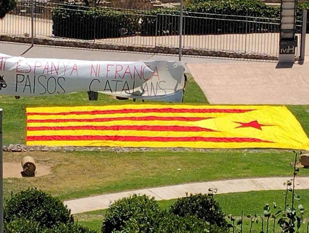 CDRCatOficial's tweet photo. Del CDR Tarragonès, ahir 🤝💪
Ni França, ni Espanya: #PaïsosCatalans II*II https://t.co/nBS9jTcuSO