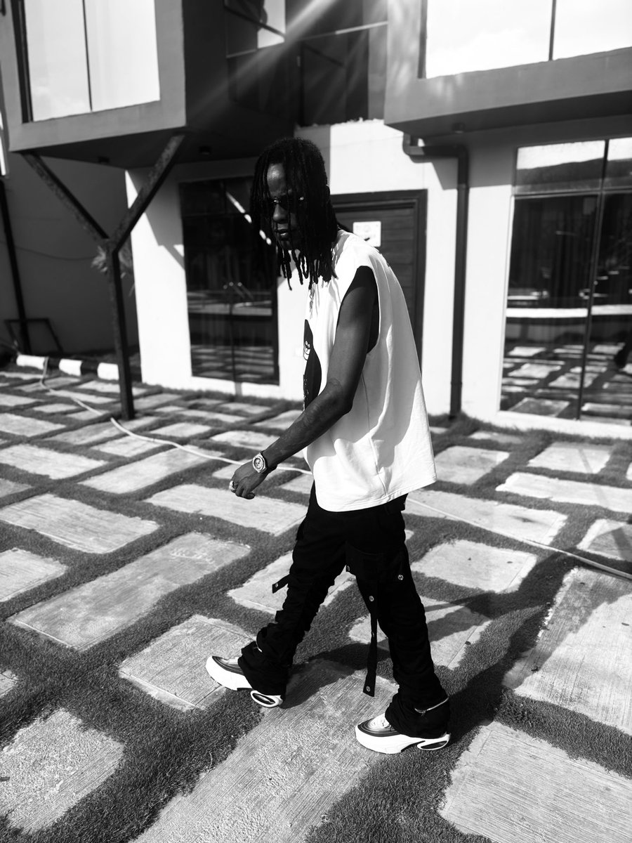 BAGBWOY_'s tweet photo. THE VOICE 🤴 💫 

NEW MUSIC SOON

#voiceofnaijadrill https://t.co/JIw961WprB