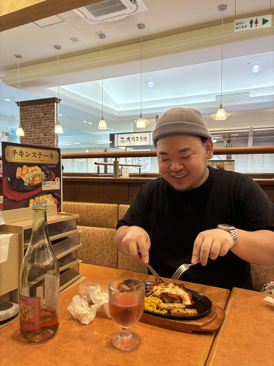 h_kkt_'s tweet photo. イタリア食堂のオーナーシェフ
普段はサイゼリアでワインを嗜んでます https://t.co/S2lYdoYzGq