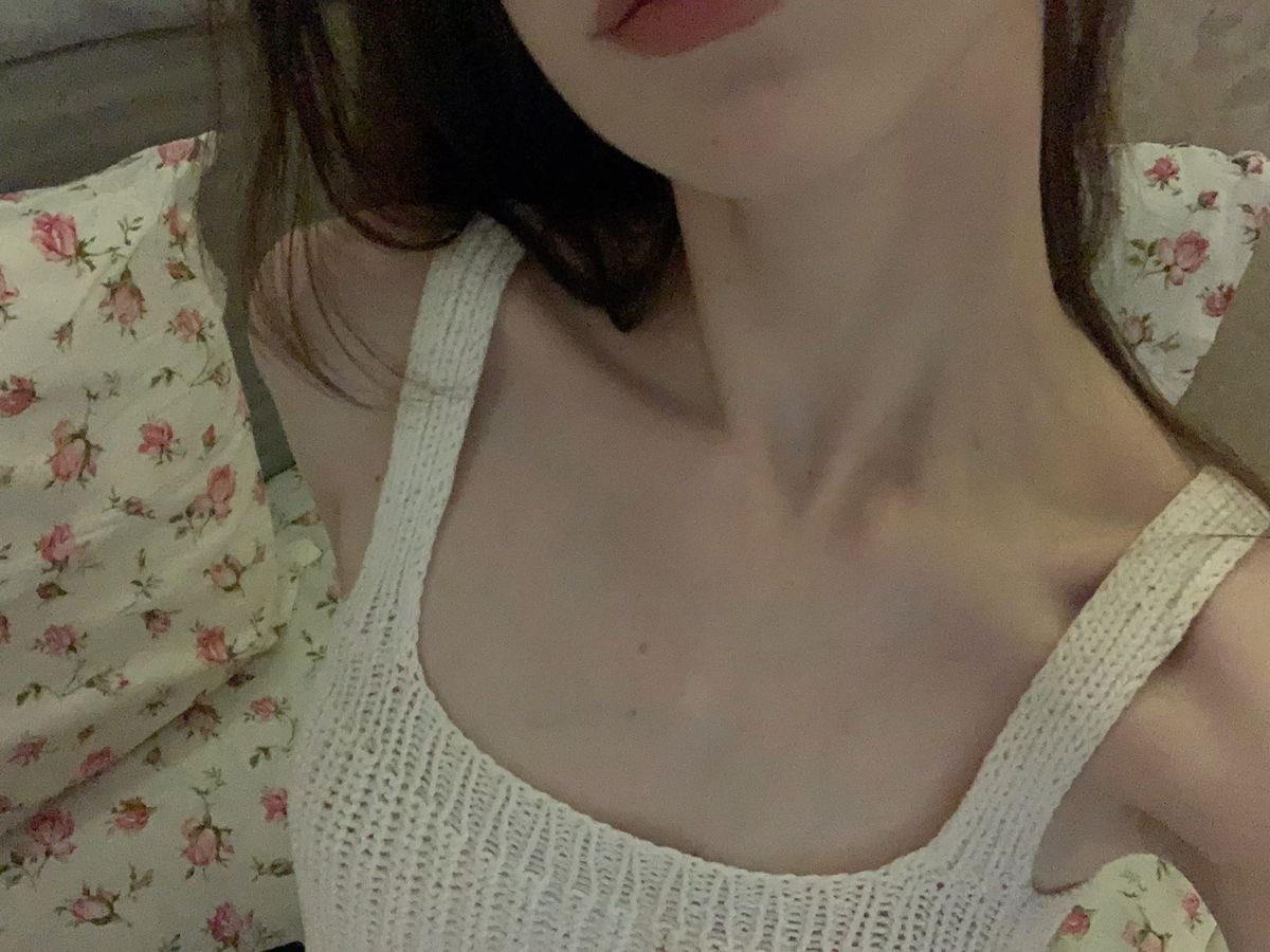 angelsallowed11's tweet photo. imagine how good you could look in a tank top 𝜗ৎ https://t.co/PQqK3ETfUA