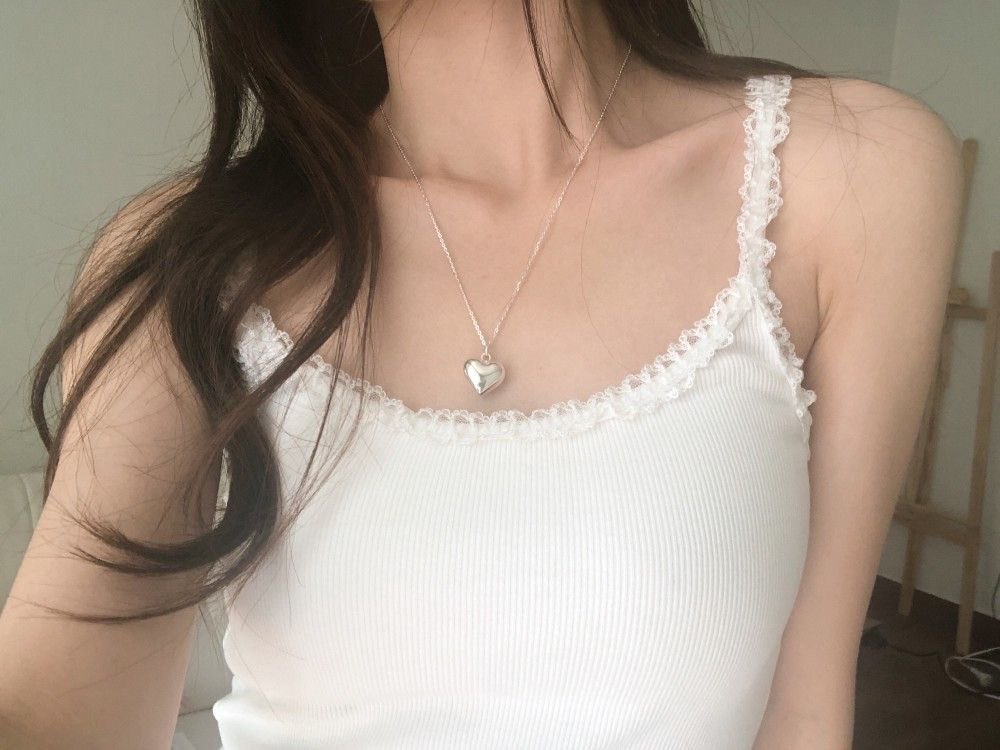 angelsallowed11's tweet photo. imagine how good you could look in a tank top 𝜗ৎ https://t.co/PQqK3ETfUA