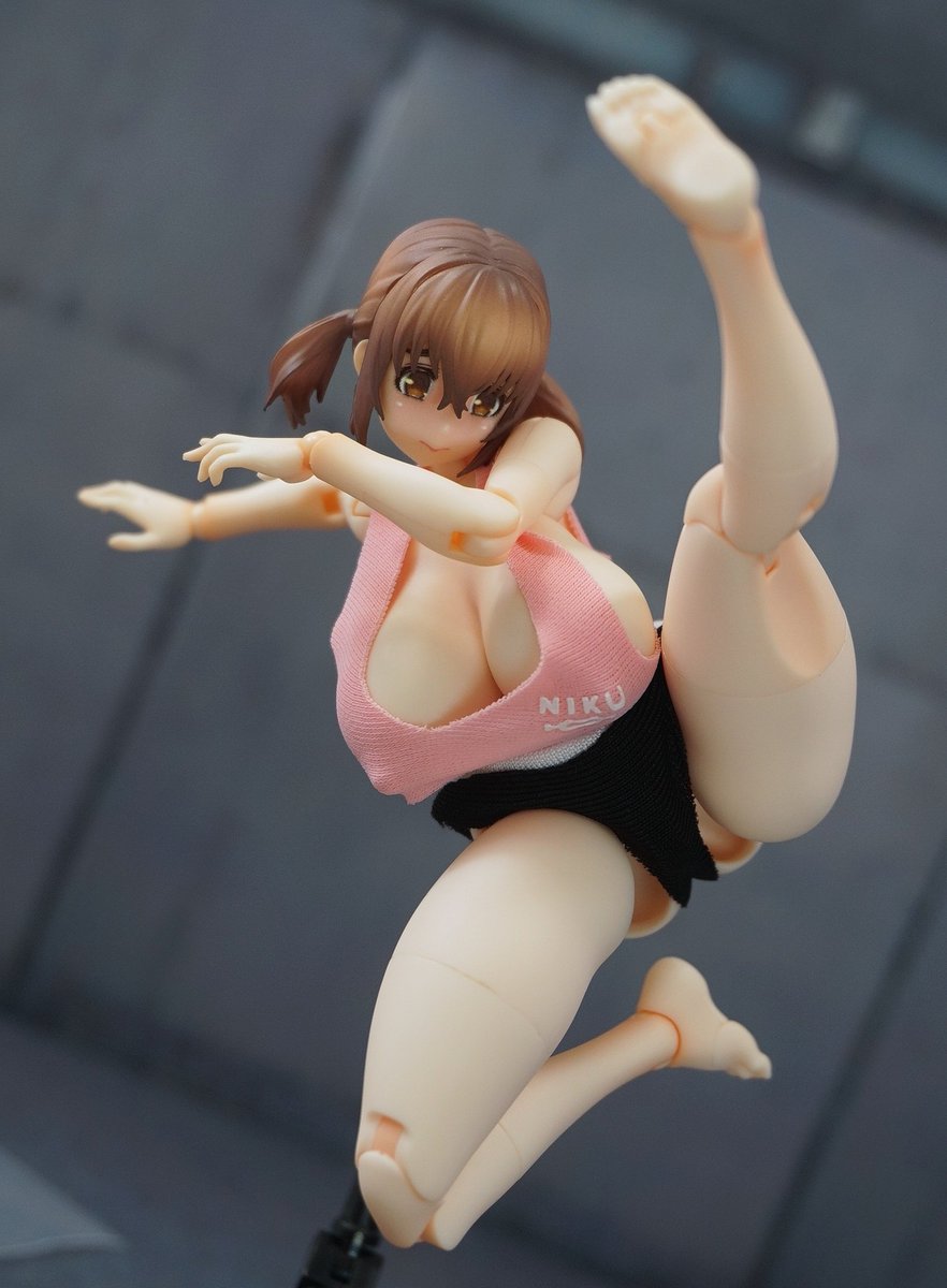 ghostsider2099's tweet photo. えっちなフィギュア来たからスケベな写真撮るよッッッ https://t.co/n9tdG9vlDm