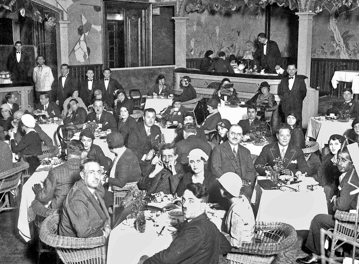 cemiyettw's tweet photo. Sanat Tarihçisi Fırat Şenol ile 9-15 Temmuz tarihlerinde  Osmanlı saray şenliklerinden Pargalı İbrahim Paşa’nın görkemli düğününe, Lale Devri eğlencelerinden Cumhuriyet balolarına uzanan bu iki oturumluk seminere hepinizi bekliyoruz!
Detaylar ve kayıt için https://t.co/iYGriujeJ7 https://t.co/ED2VlgiKYH