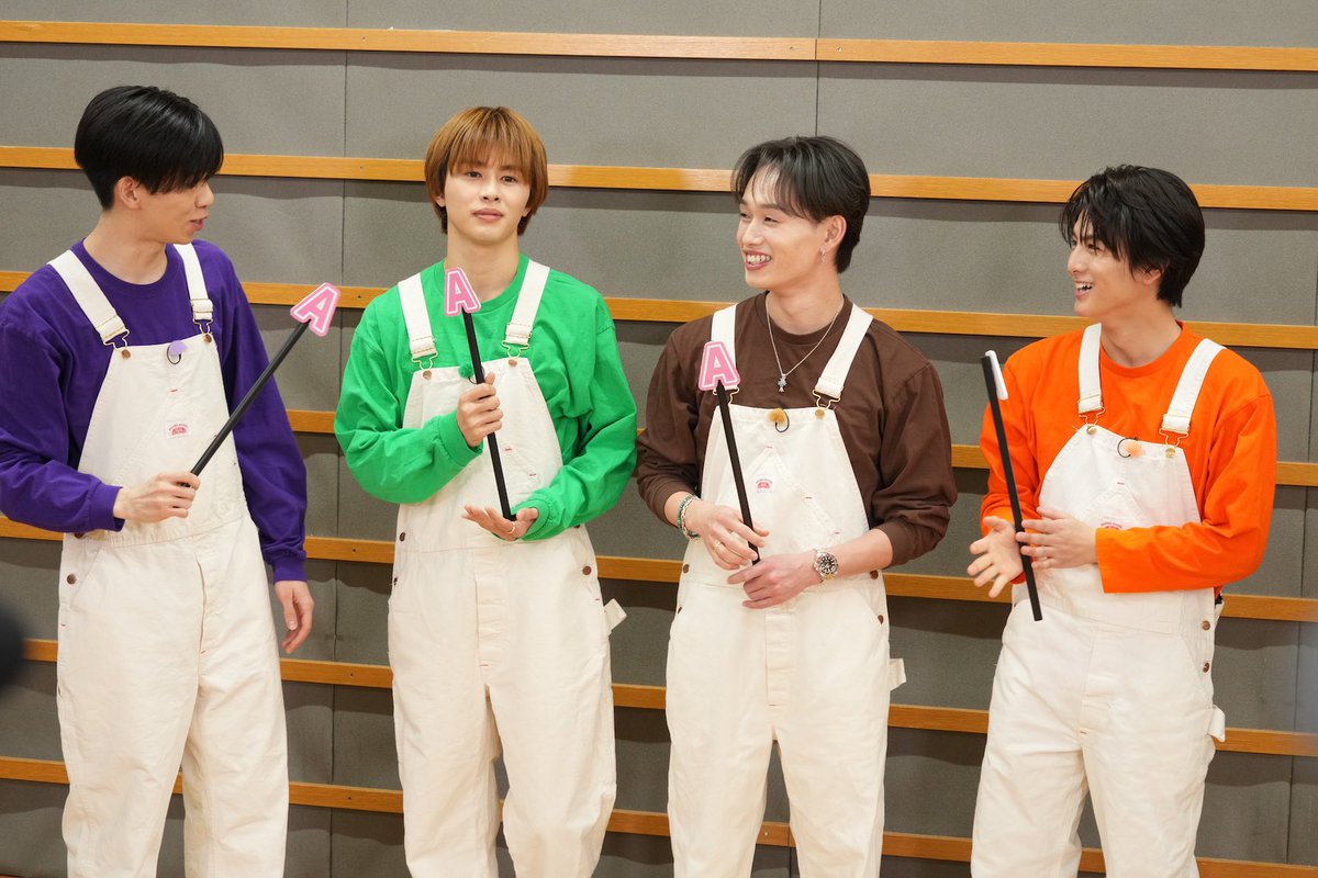 fujitoretari's tweet photo. 超特急の撮れ高足りてますか？
明日　7/7(火) 25:20～
フジテレビ（関東ローカル）放送
「クイズ！アロハならどうする？」後編
別室のアロハの元へ外国人となすなかさん乱入！どうなる！？
https://t.co/fufGMKk7rO
#超特急トレタリ #超特急 https://t.co/30Cd6o8Zfu
