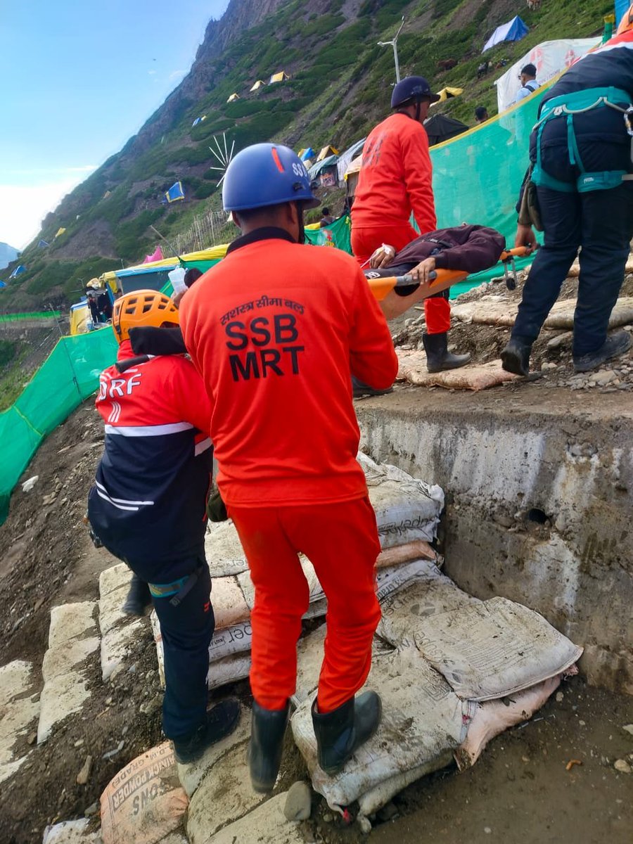 SSBSHQSRINAGAR's tweet photo. #SSB MRT, in coordination with #NDRF, swiftly rescued Sohan Sharma (16) after he collapsed due to Acute Mountain Sickness. Following immediate pre-hospital treatment, he was safely evacuated to the ITBP Composite Hospital.
Swift to Respond. Steadfast to Serve. Every Life Matters. https://t.co/UMYnxB3JHS