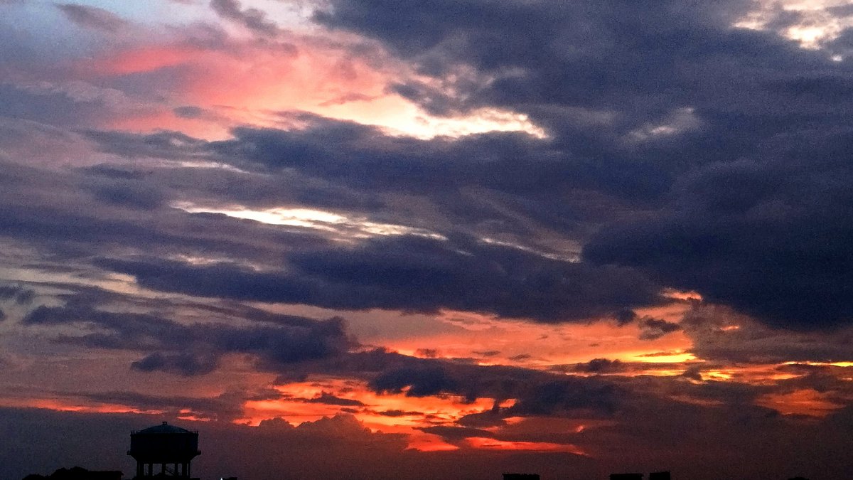 theskyaddictt's tweet photo. sky after rain today https://t.co/R60jCSx1G4