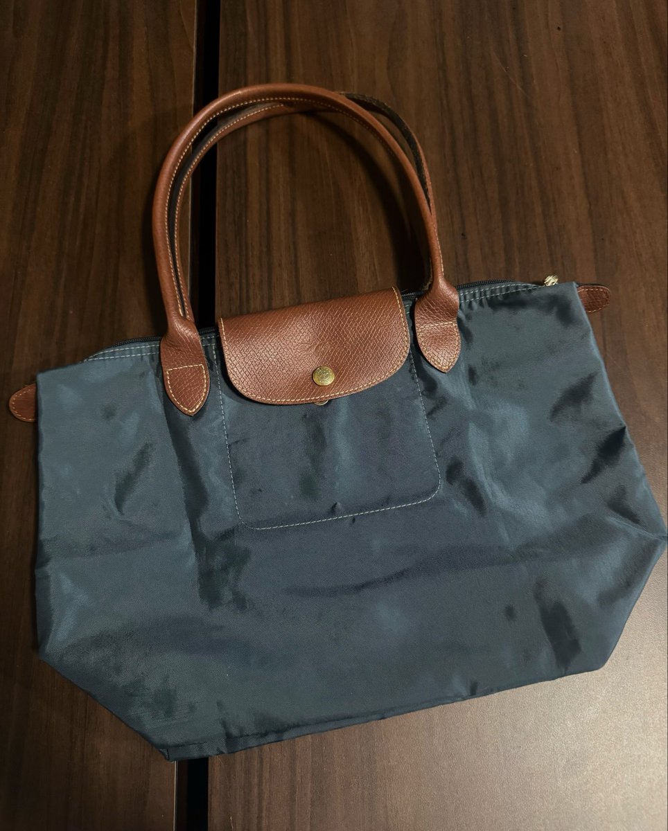 usedbylcyonp's tweet photo. Longchamp s(m)long สีเทาเข้ม🩶✨
ผ้าแยกซับ
2190.- free shipping 

#ส่งต่อlongchamp #ส่งต่อlongchampแท้ #longchampมือสอง #ส่งต่อกระเป๋า https://t.co/71dwd6RhqM