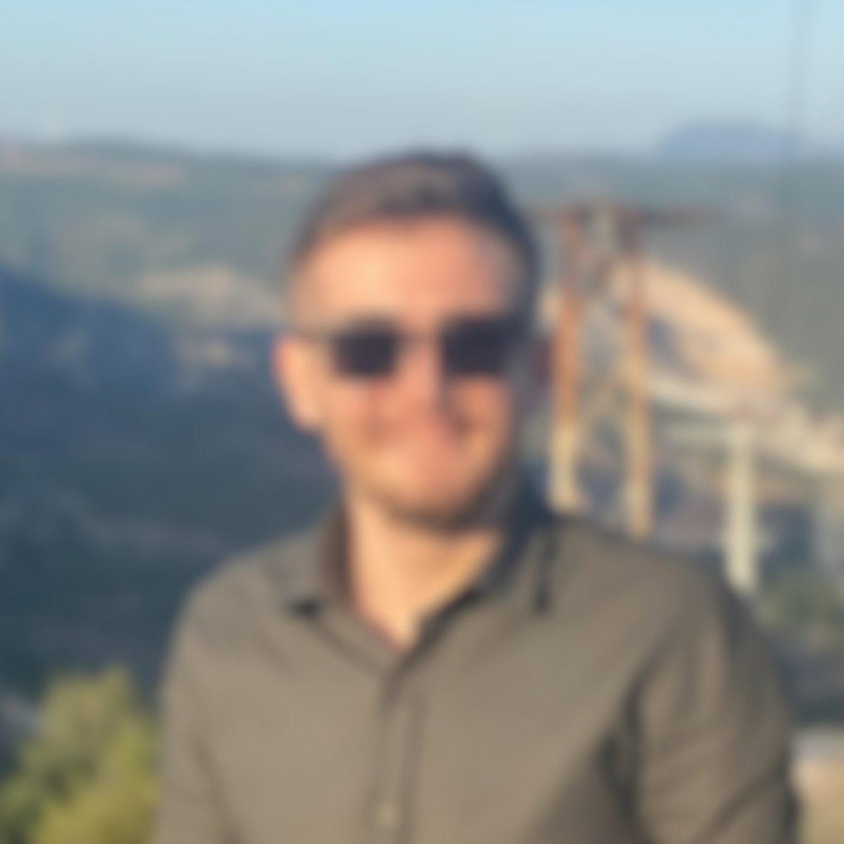 solcugazete60's tweet photo. Bilecik'te 420 bin 743 TL trafik cezası kesilen 26 yaşındaki sürücü, eve geldikten sonra intihar etti.

Şahsın cezaları:
— Sürücü belgesi alındığı halde araç kullanmak.
— Dur ihtarına uymamak.
— Araca belirtilen sayıda plaka takmamak.
— Aracı ters yönde kullanmak.
— Emniyet kemeri takmamak.
— Uyarı ve işaretlerine uymamak.
— Araç üzerine afiş asmak.