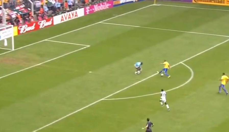 Botafogofrjp's tweet photo. Lembrei do ultimo gol do Ronaldo, ja pesadão..
Seleção sem capacidade de dar uma pedalada... https://t.co/cHXxoGrFx3